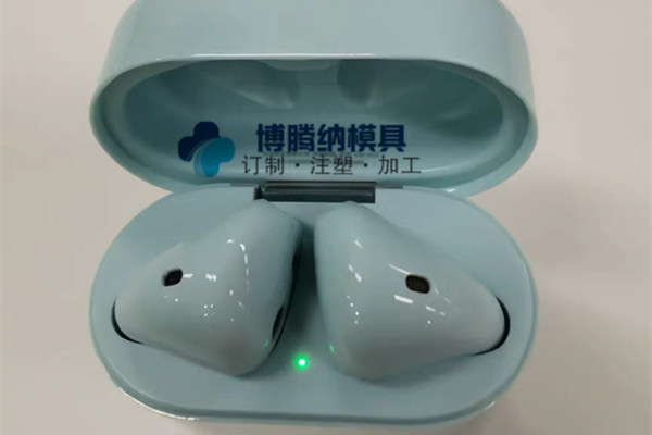 榮耀攜手「博騰納」塑膠模具廠家定制TWS藍牙耳機